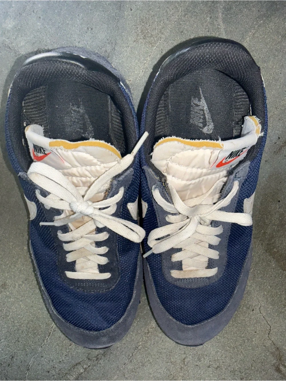 Nike Air Tailwind navy blue sneakers Men’s Low-Top shoes size 9.5?